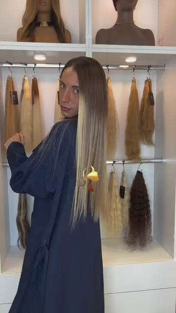 Charger la vidéo : Extensions Raw Hair Lisses – Tie and Dye Châtain &amp; Blond Platine #4/613